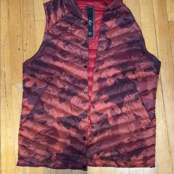 Lululemon Camo Vest - Picture 4 of 8